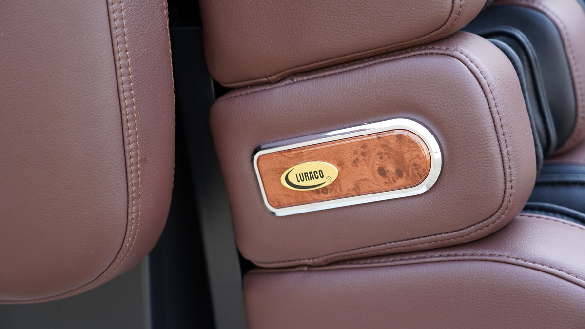 Chocolate LURACO i9 MAX Plus footrest trim close-up